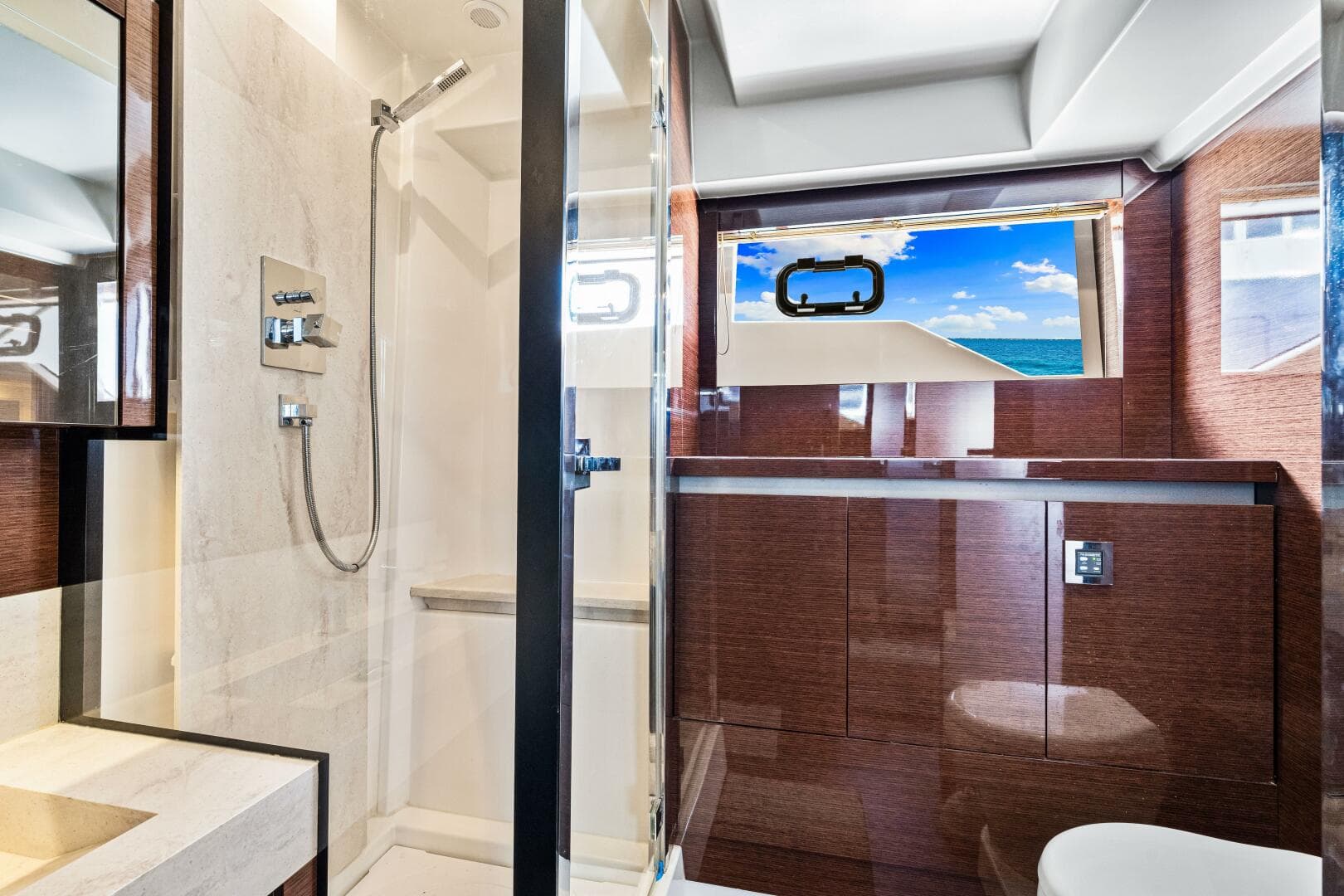 2019 Prestige 630 Flybridge - Head 