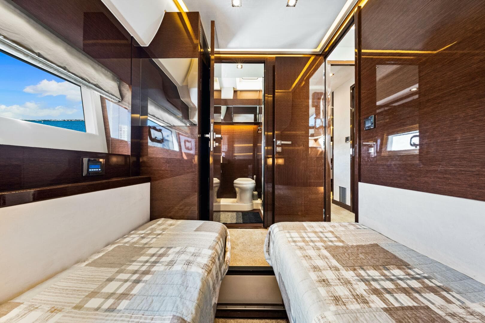 2019 Prestige 630 Flybridge - Stateroom 