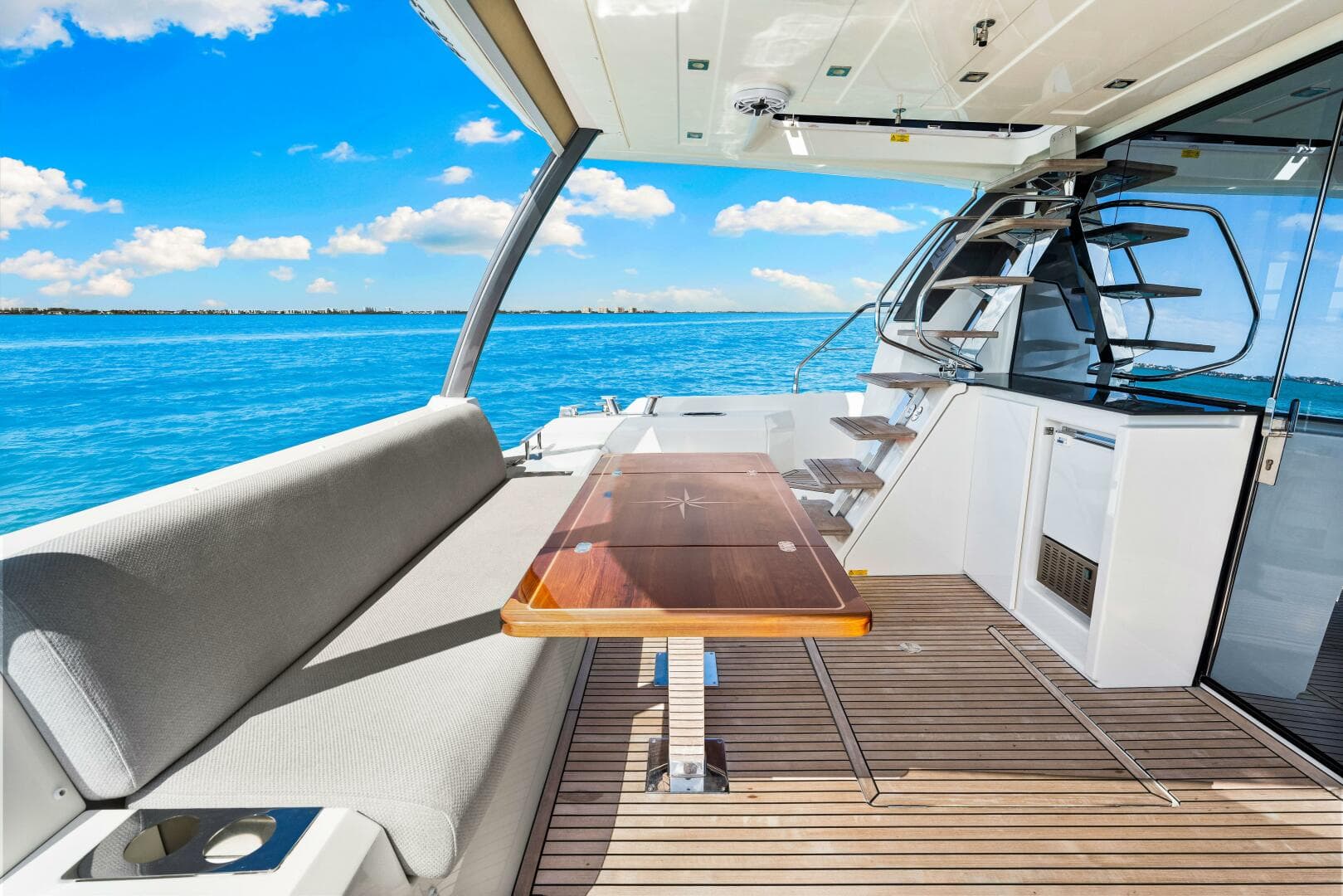 2019 Prestige 630 Flybridge - Stern Seating 