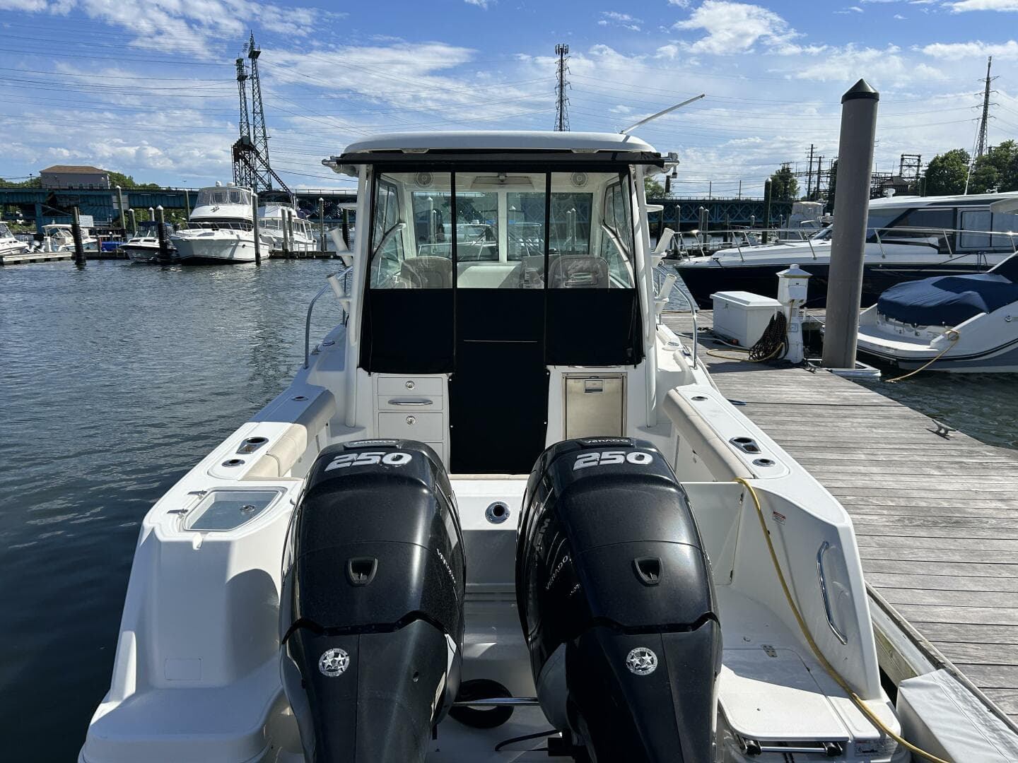 2015 Boston Whaler 285 Conquest