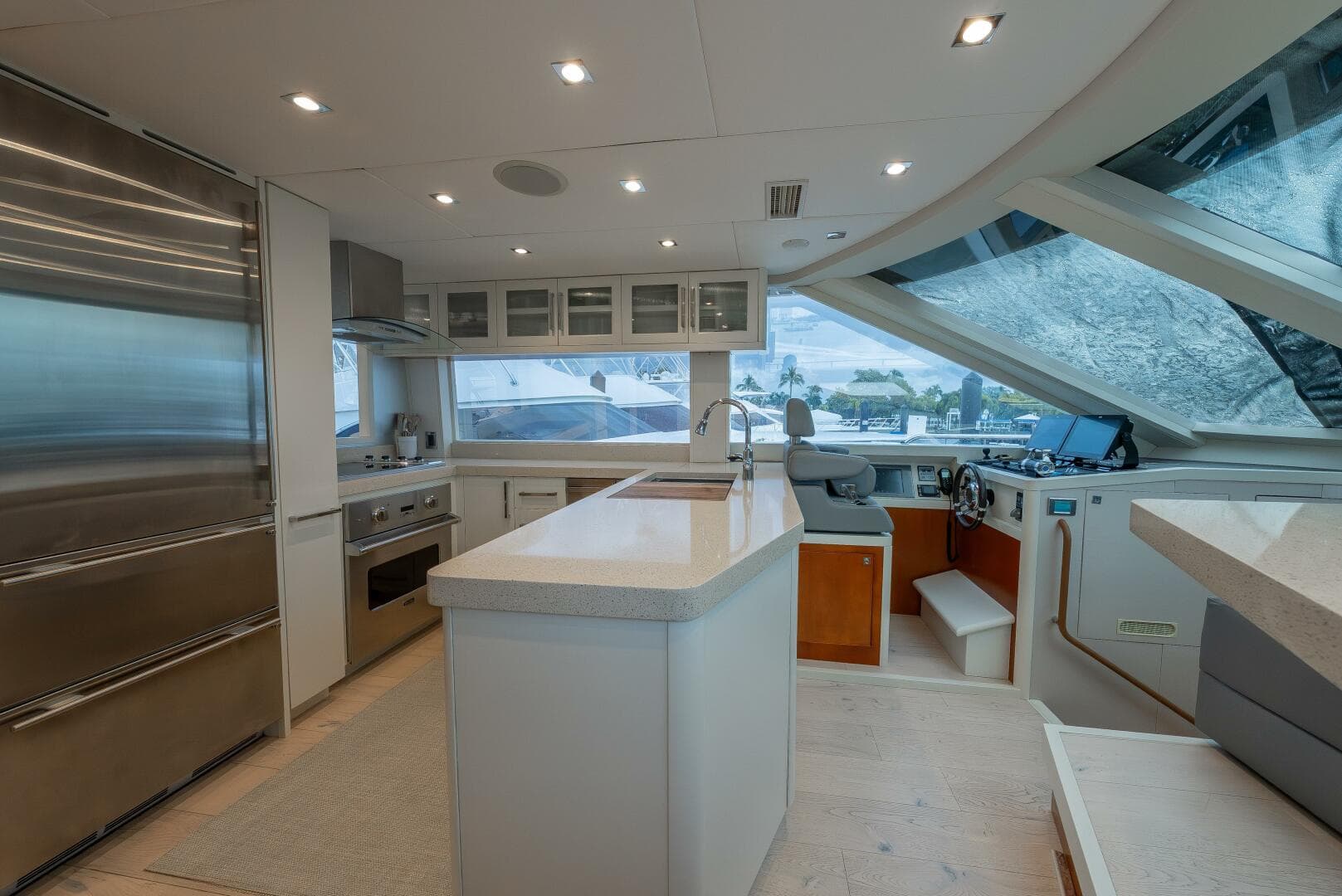 2012 Lazzara Yachts 