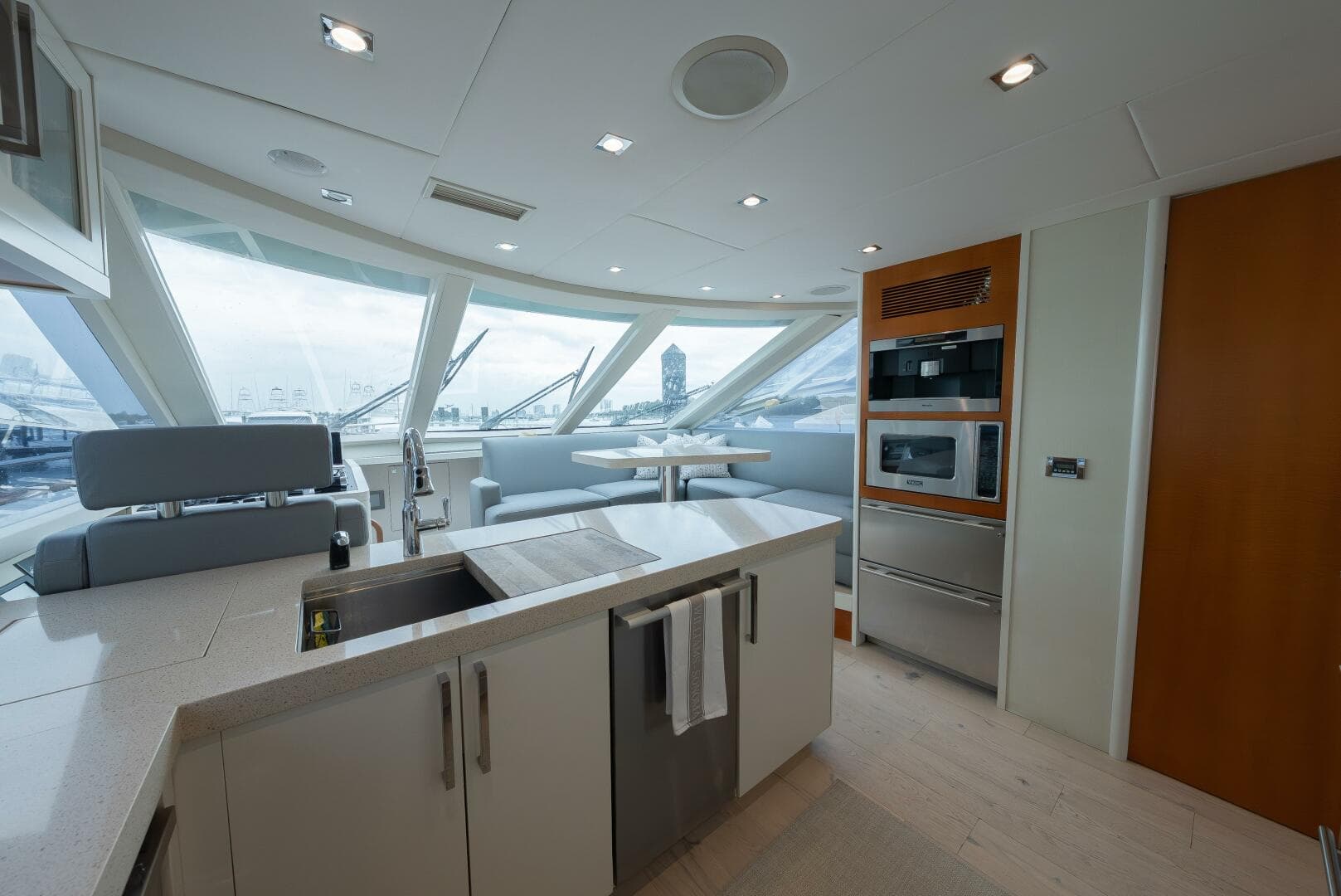 2012 Lazzara Yachts 