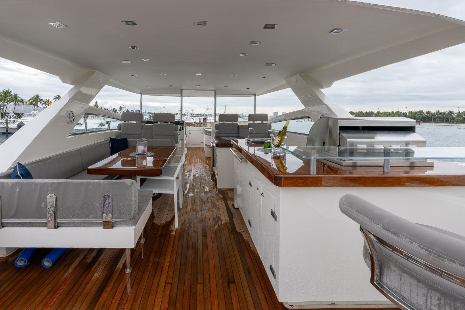 2012 Lazzara Yachts 