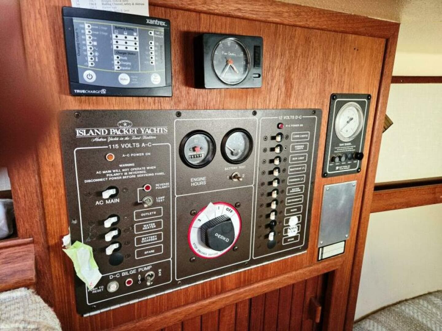 1988 Island Packet 27