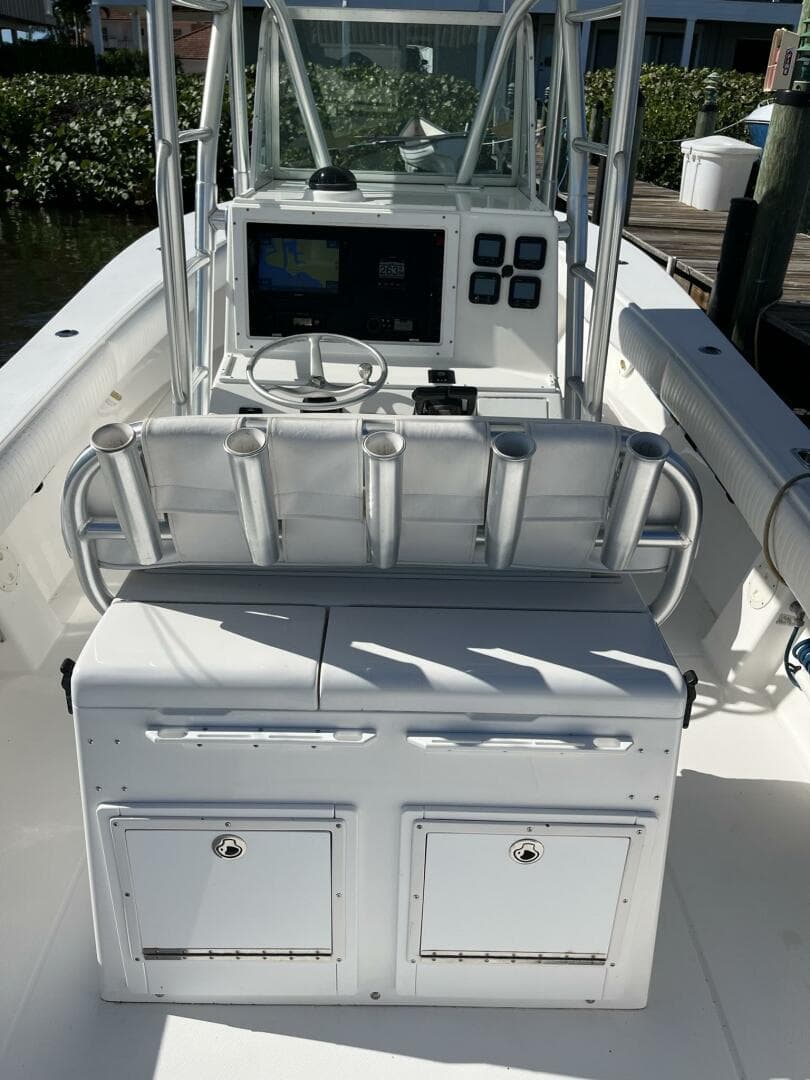 2006 Regulator 32 Center Console
