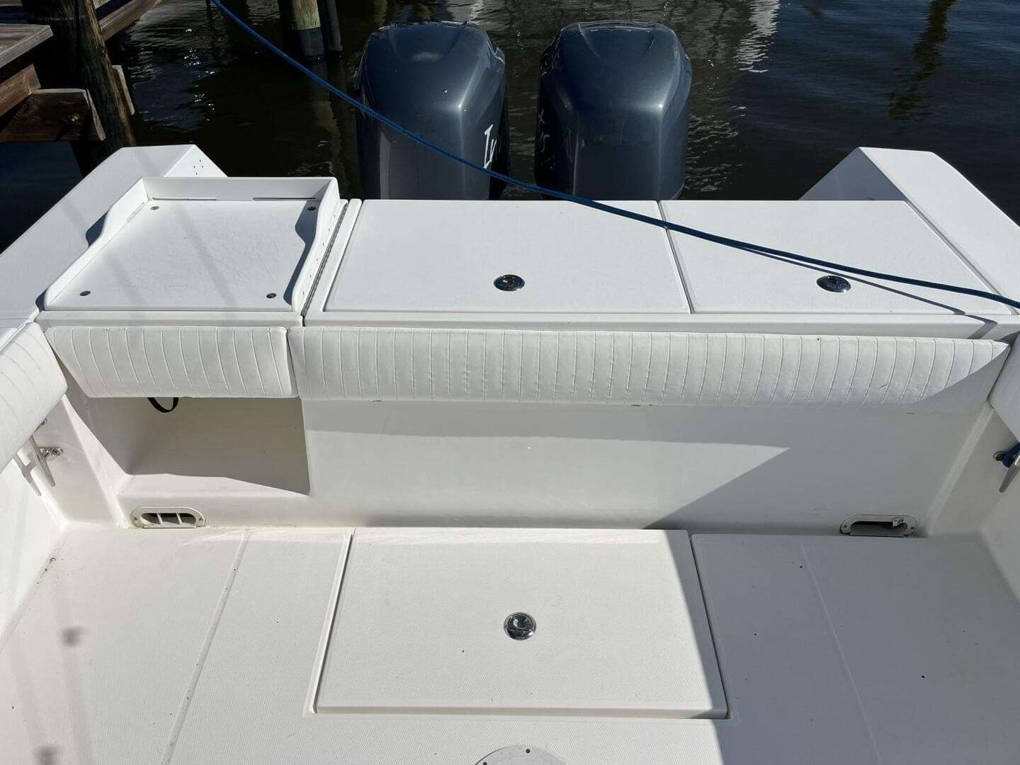 2006 Regulator 32 Center Console