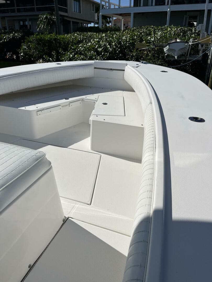 2006 Regulator 32 Center Console