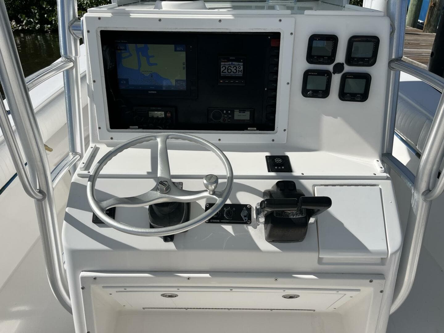 2006 Regulator 32 Center Console