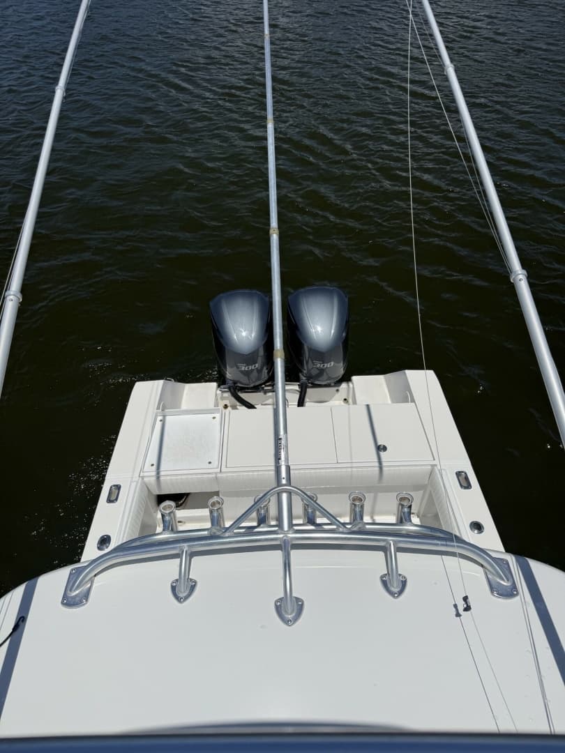 2006 Regulator 32 Center Console