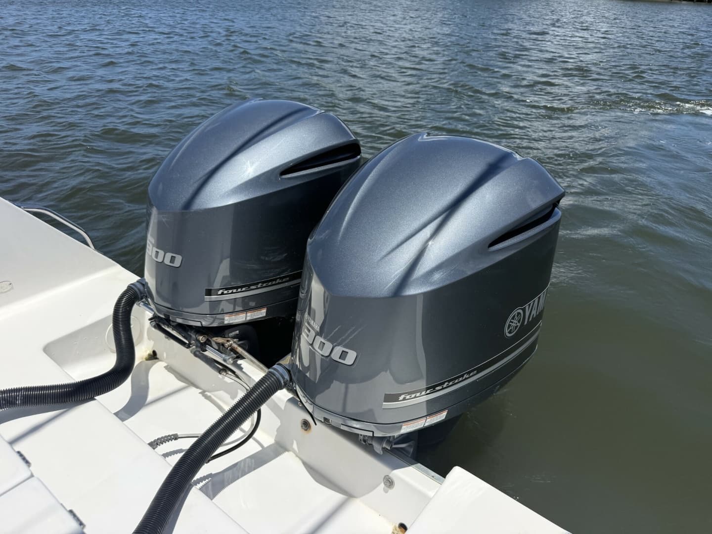 2006 Regulator 32 Center Console