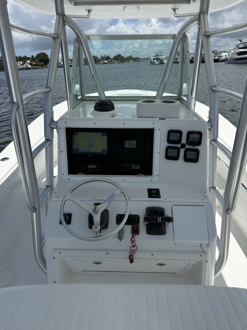 2006 Regulator 32 Center Console