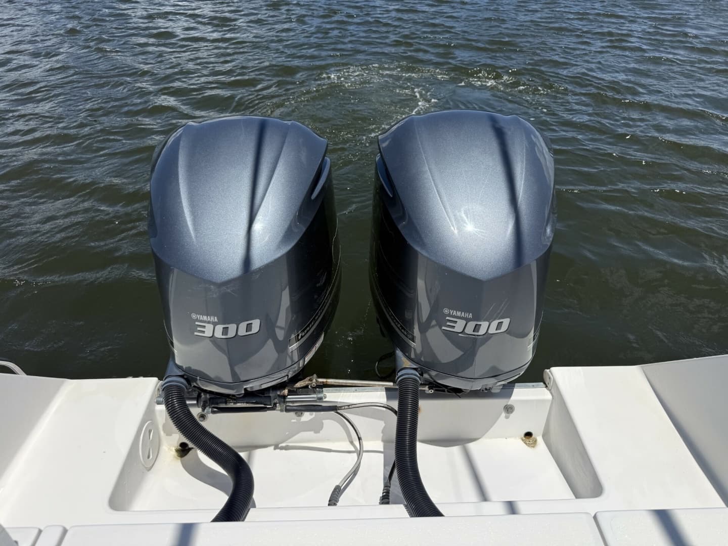 2006 Regulator 32 Center Console