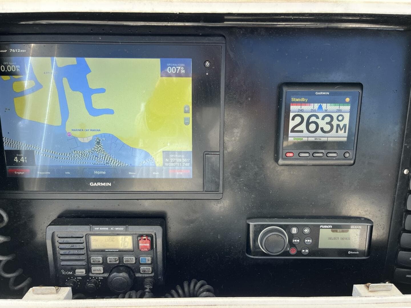 2006 Regulator 32 Center Console