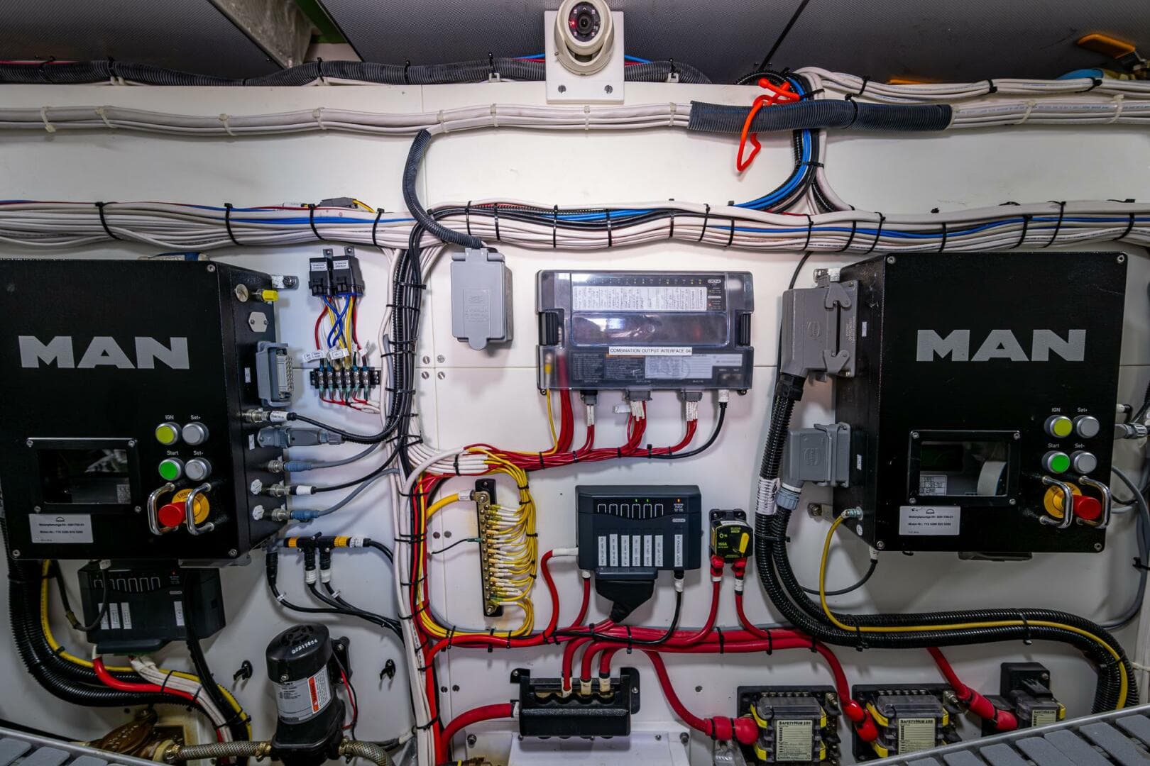 2021 Hinckley Talaria