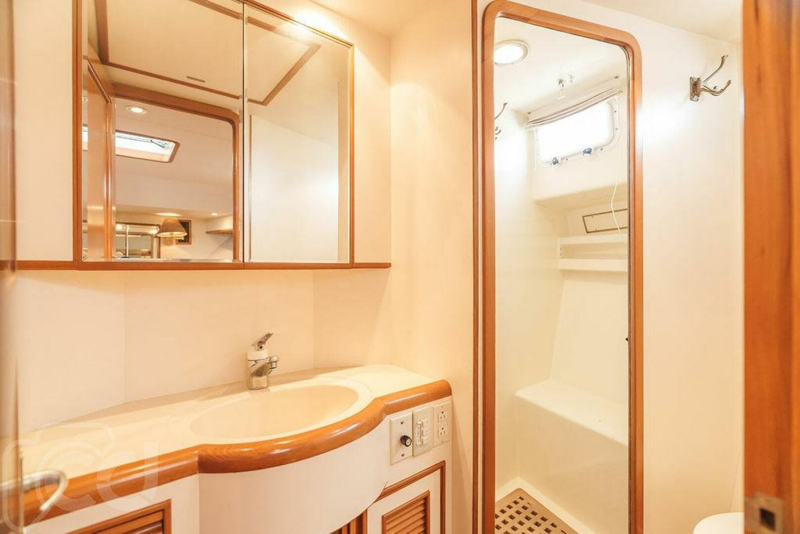 1999 Offshore Yachts 52 Pilothouse