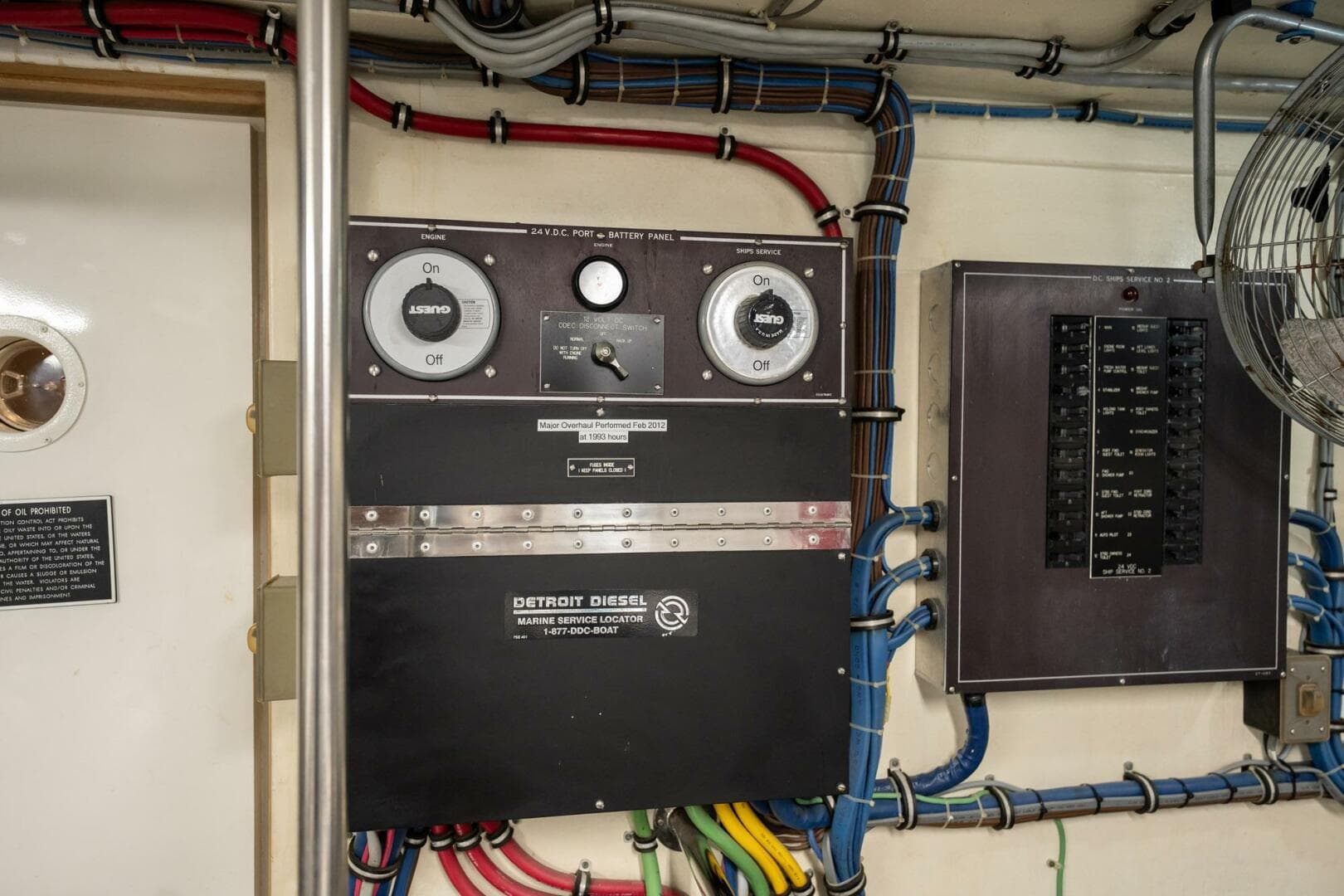 1998 Hatteras 74 Cockpit Motoryacht