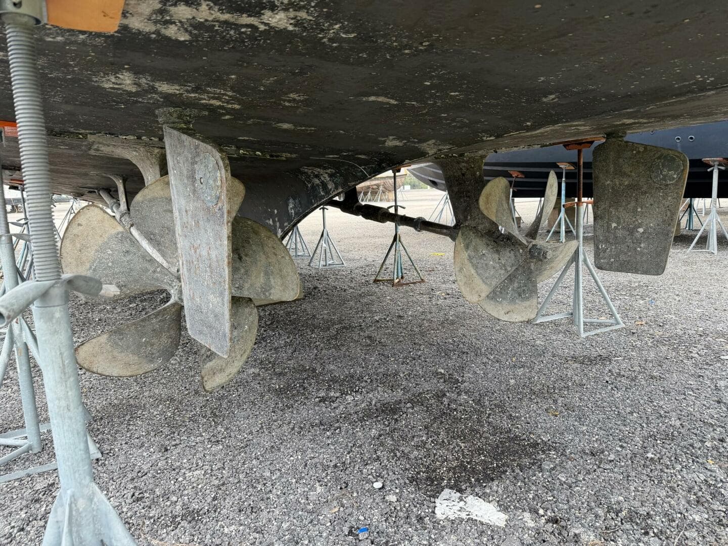 1998 Hatteras 74 Cockpit Motoryacht