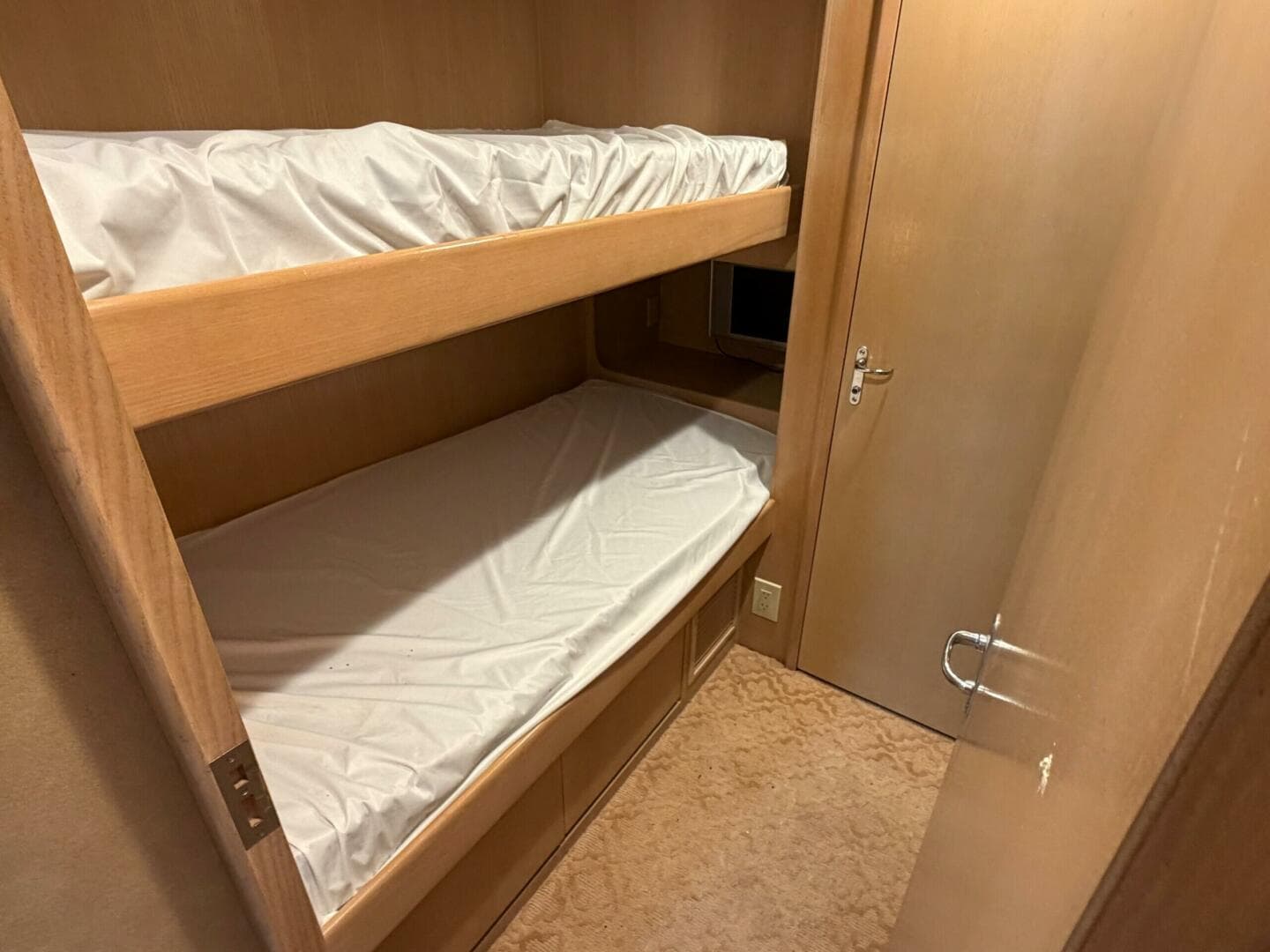 1998 Hatteras 74 Cockpit Motoryacht