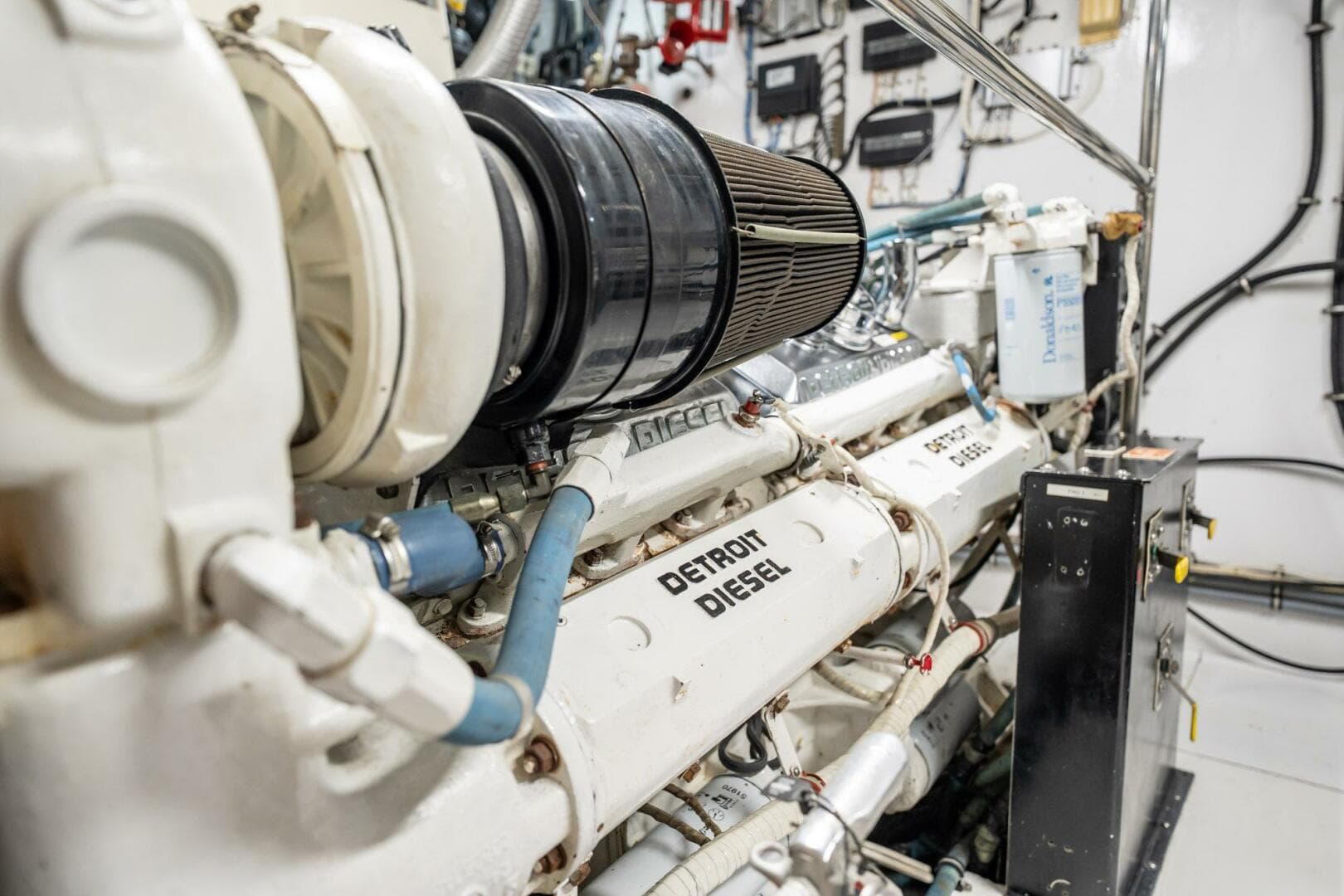 1998 Hatteras 74 Cockpit Motoryacht