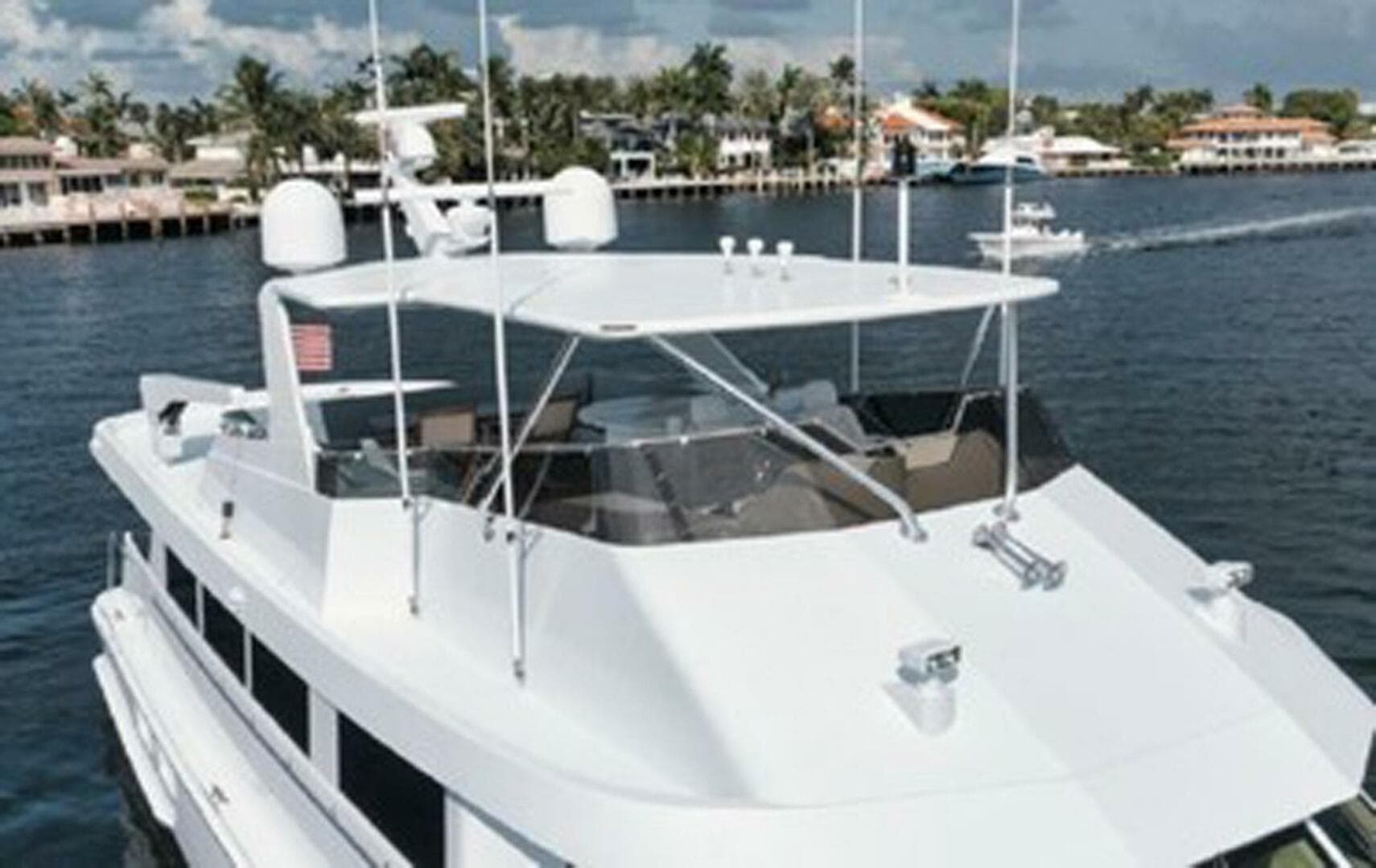 1998 Hatteras 74 Cockpit Motoryacht