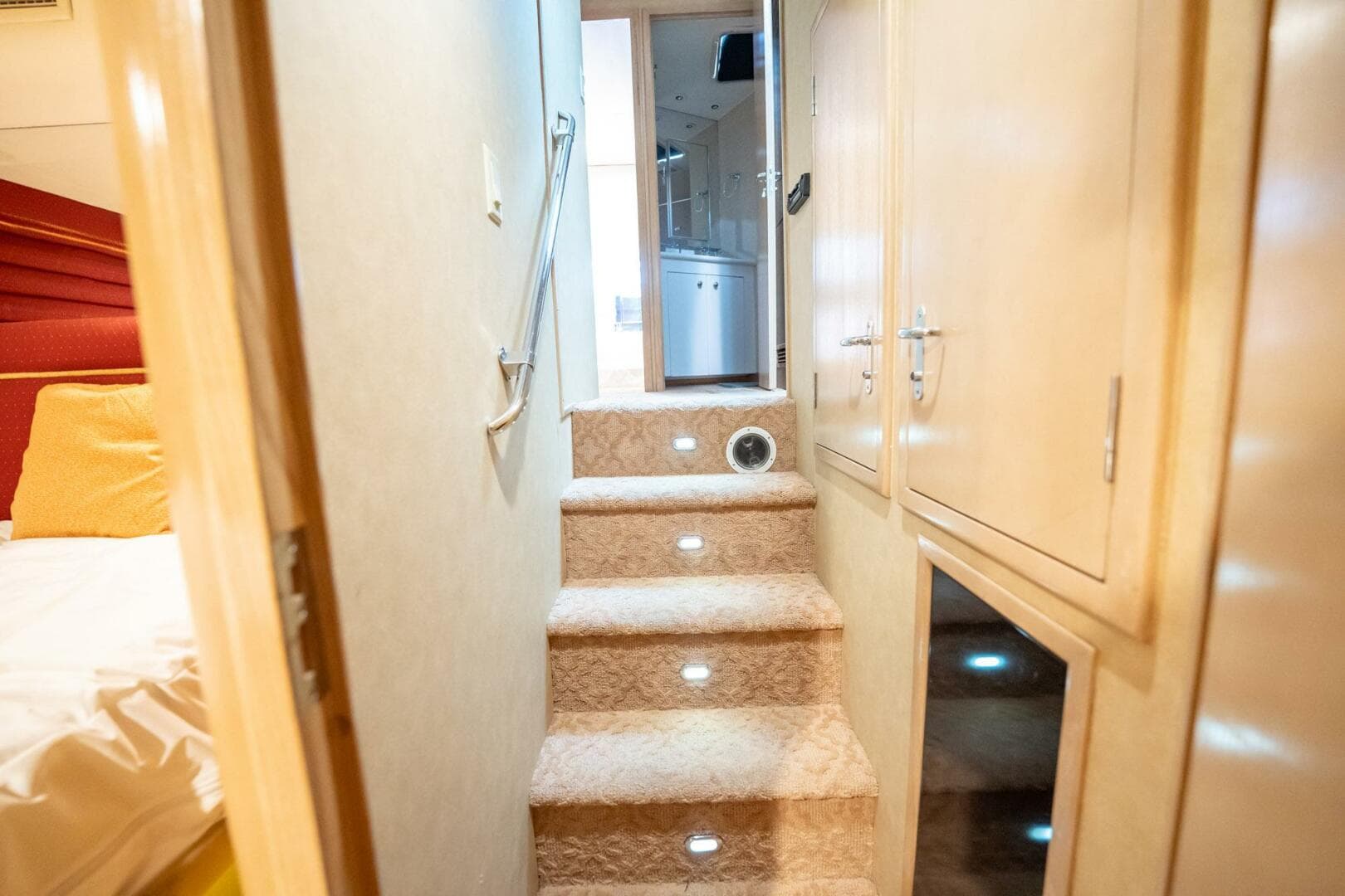 1998 Hatteras 74 Cockpit Motoryacht