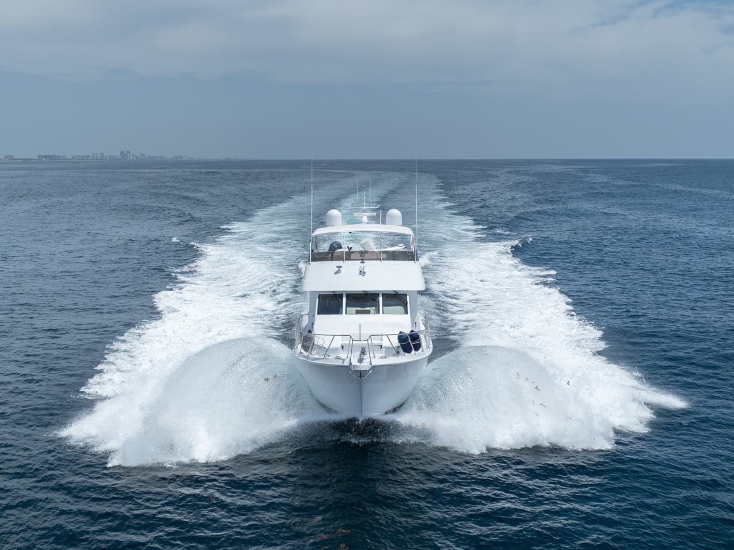 2000 Hatteras 75 Sport Deck