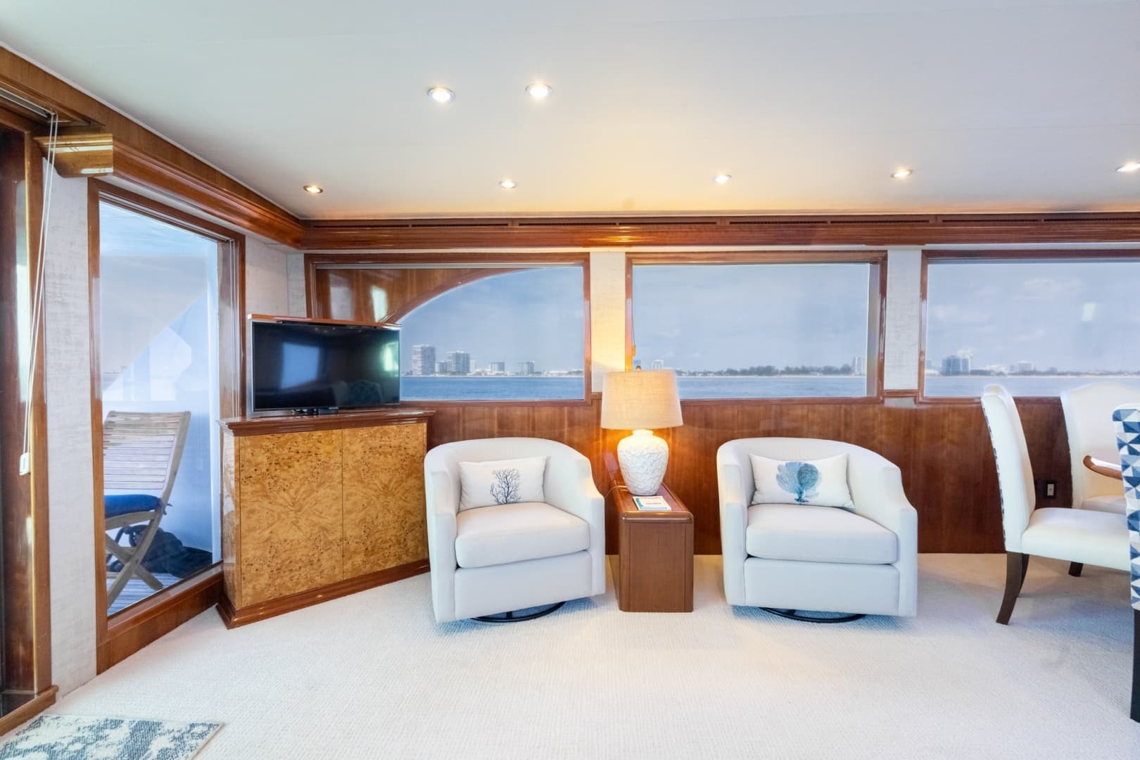 2000 Hatteras 75 Sport Deck