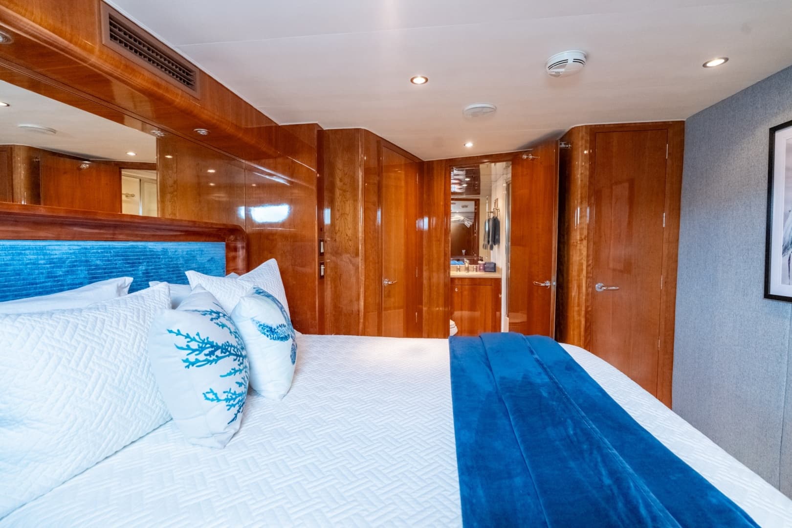 2000 Hatteras 75 Sport Deck
