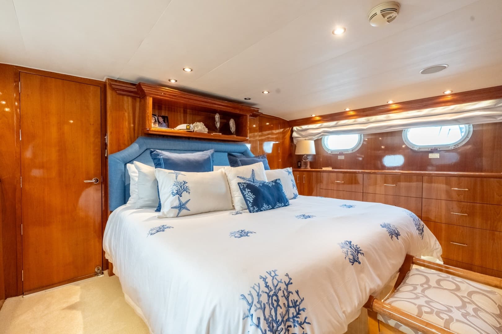 2000 Hatteras 75 Sport Deck
