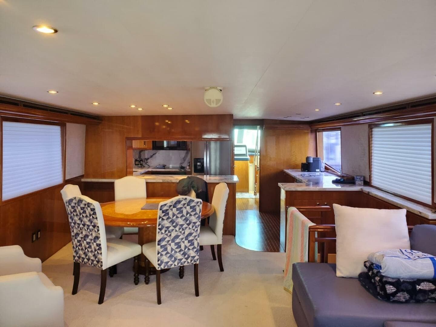 2000 Hatteras 75 Sport Deck