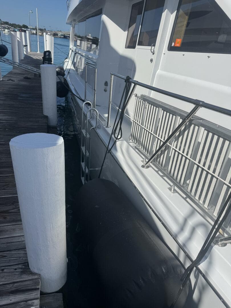 2000 Hatteras 75 Sport Deck