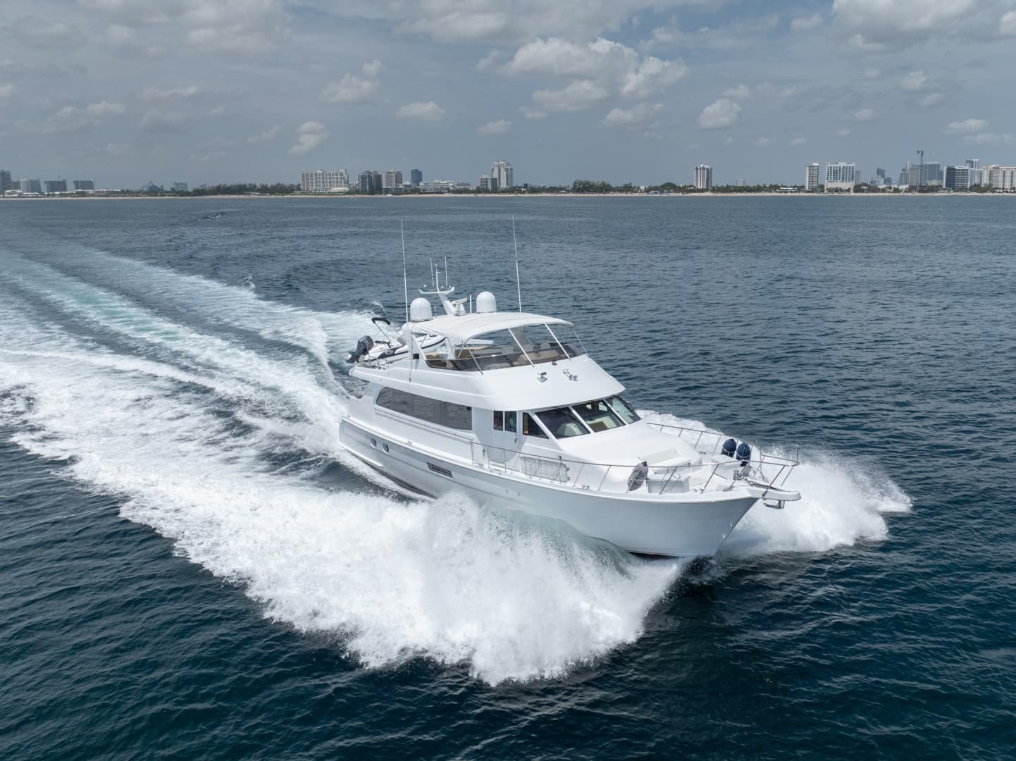 2000 Hatteras 75 Sport Deck