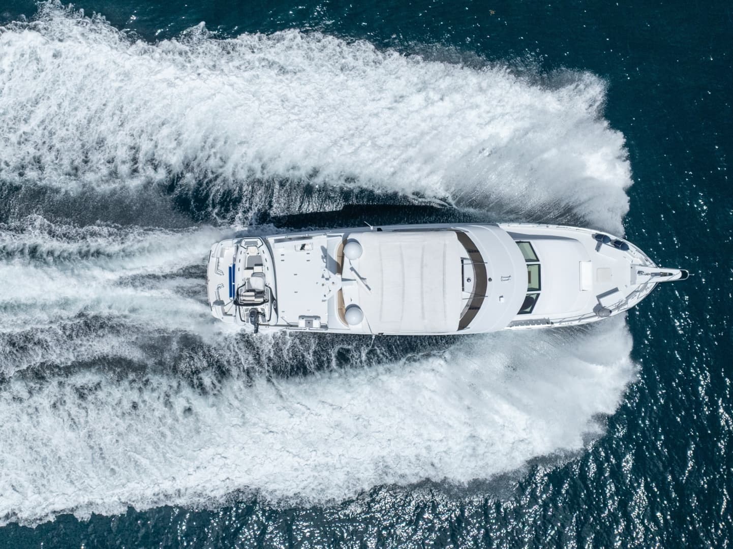 2000 Hatteras 75 Sport Deck