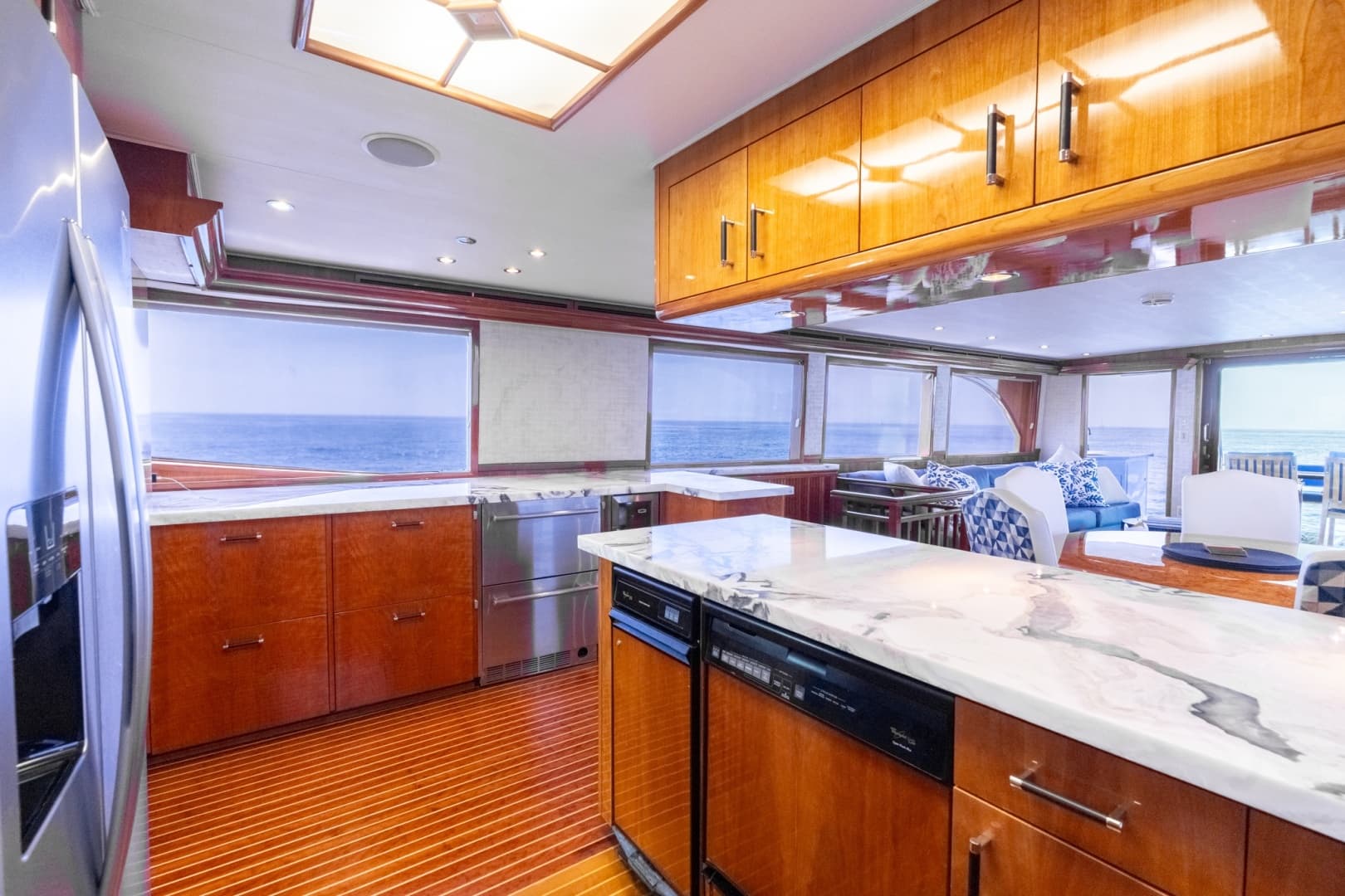 2000 Hatteras 75 Sport Deck
