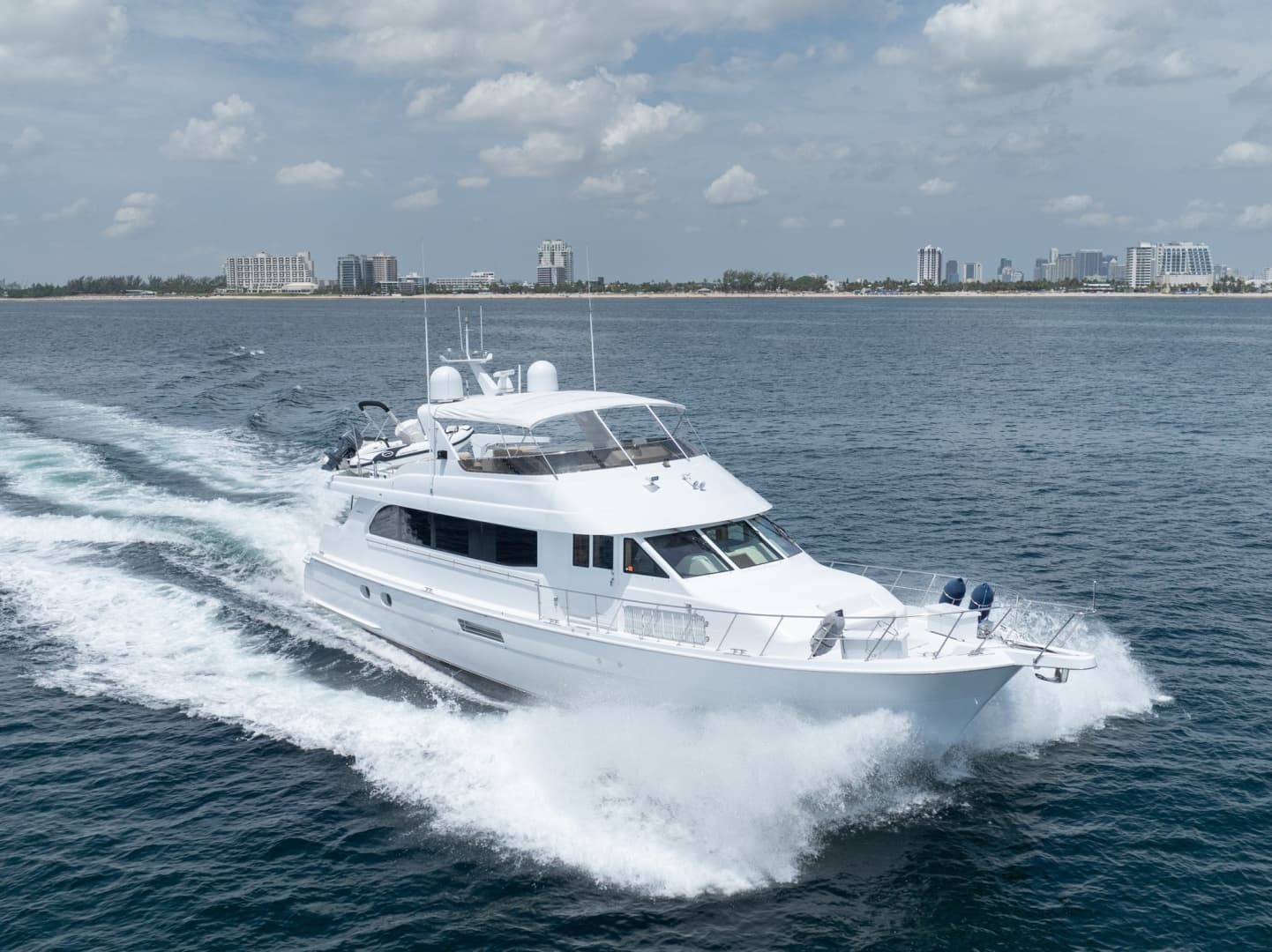 2000 Hatteras 75 Sport Deck