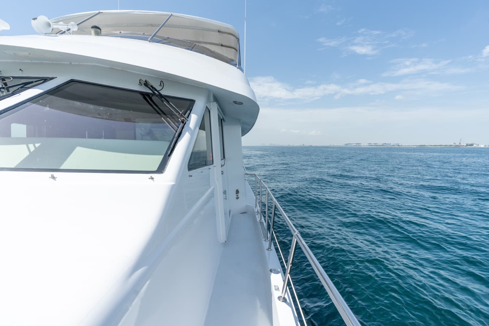 2000 Hatteras 75 Sport Deck