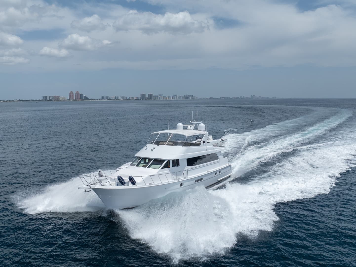 2000 Hatteras 75 Sport Deck