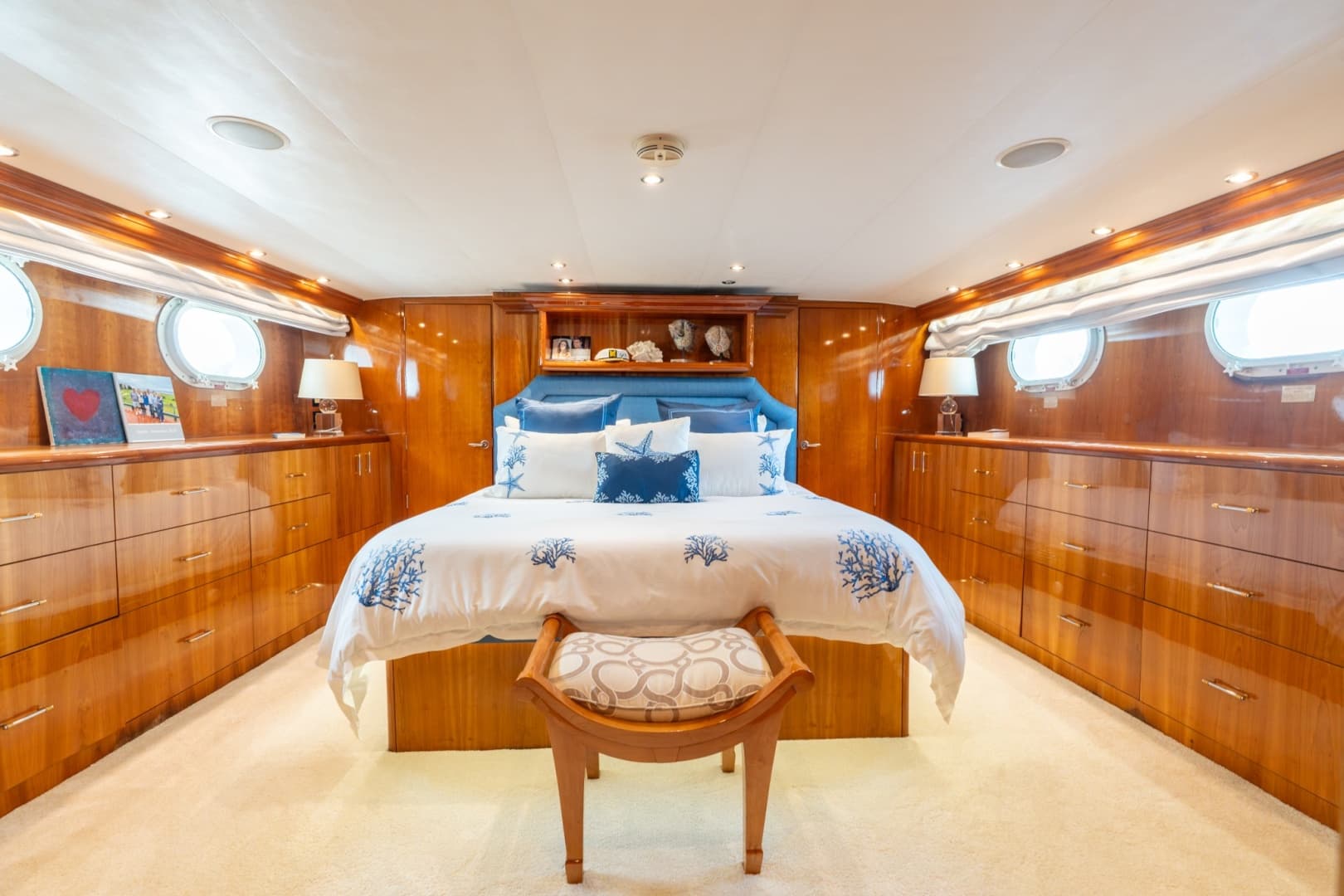 2000 Hatteras 75 Sport Deck