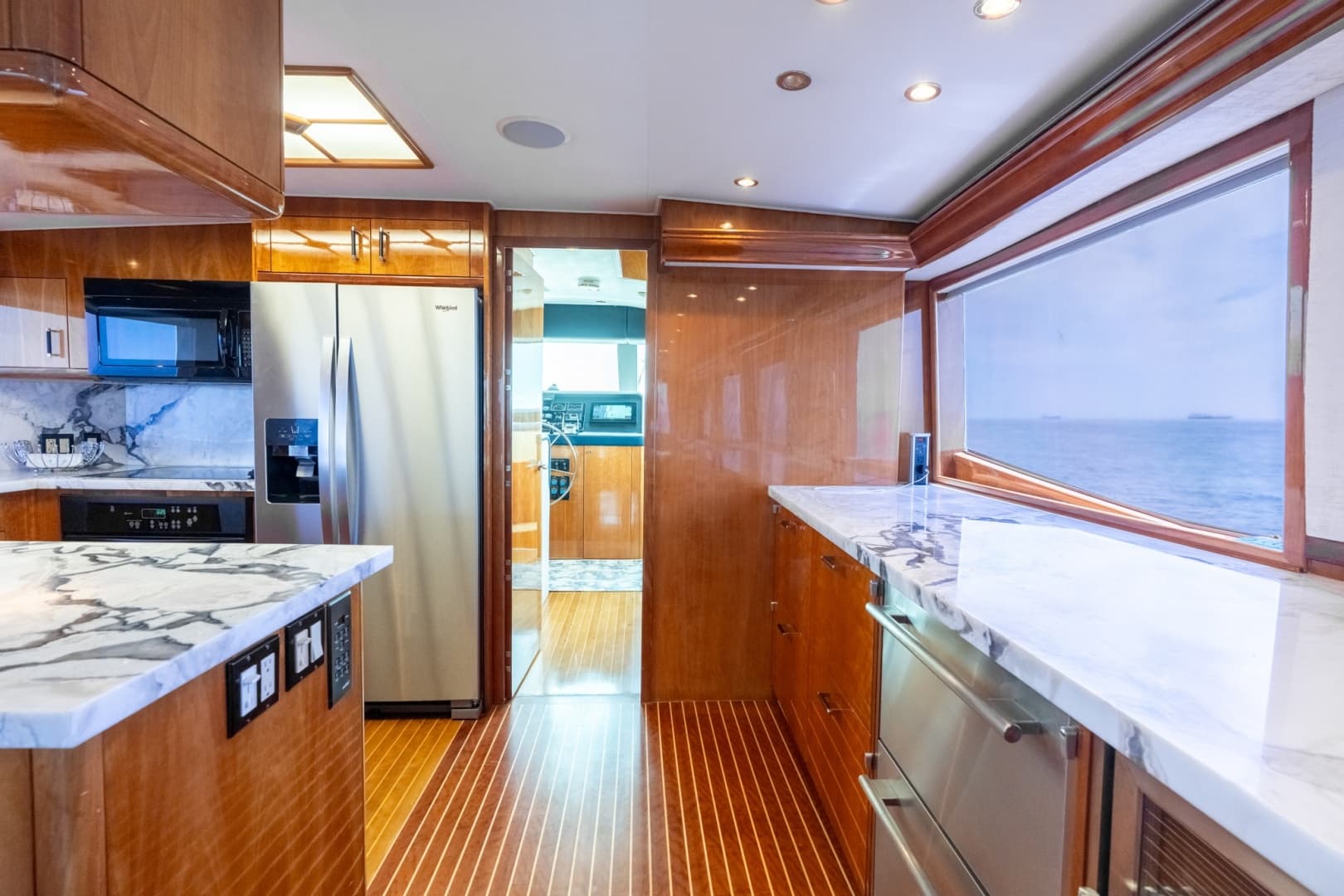 2000 Hatteras 75 Sport Deck