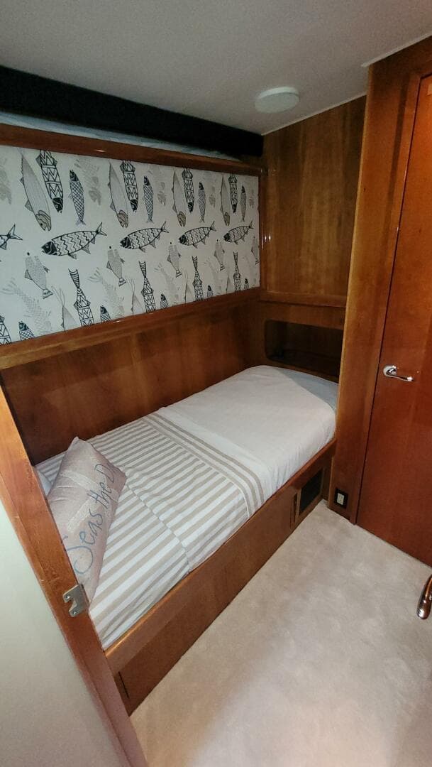 2000 Hatteras 75 Sport Deck