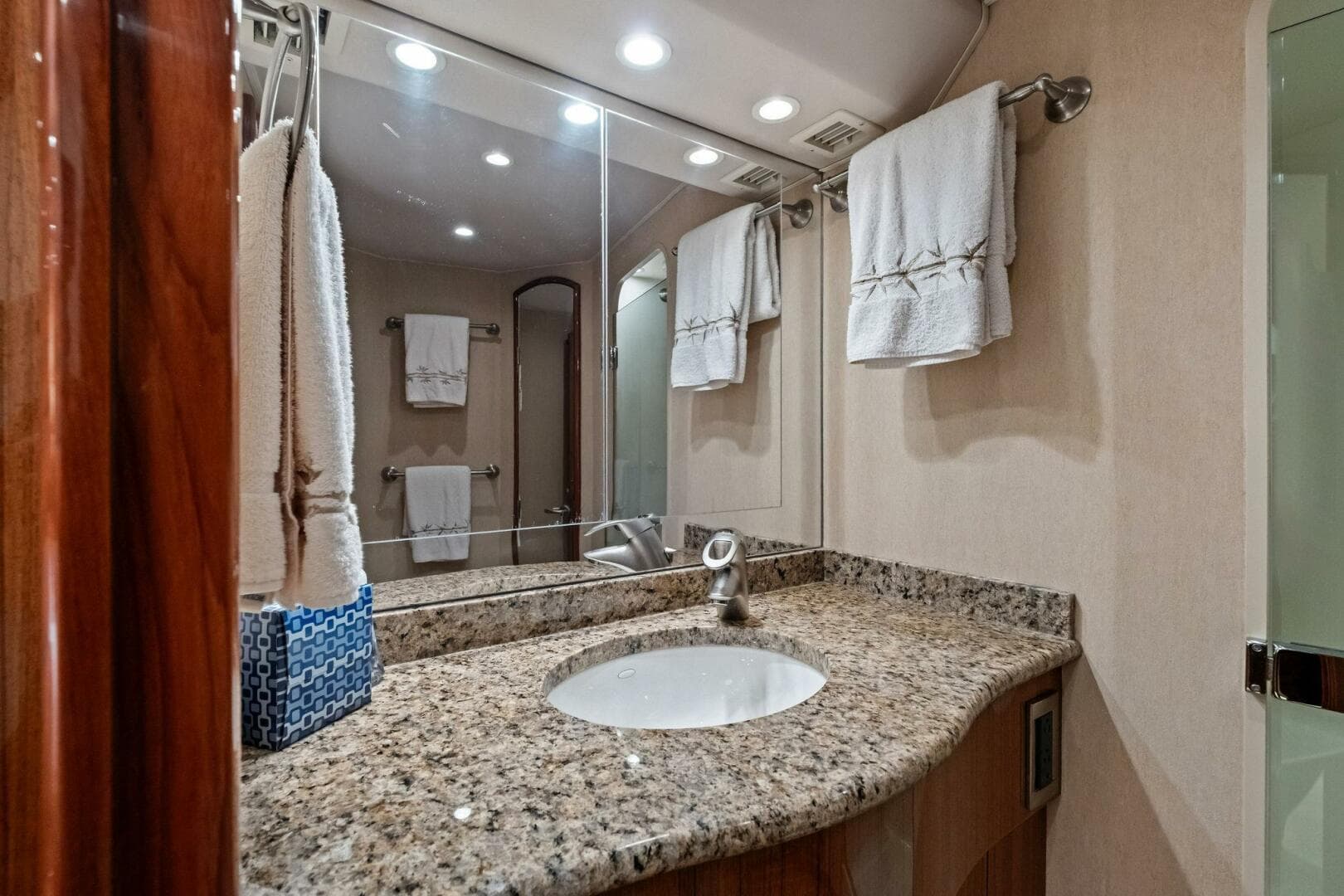 2008 Viking 64 Convertible