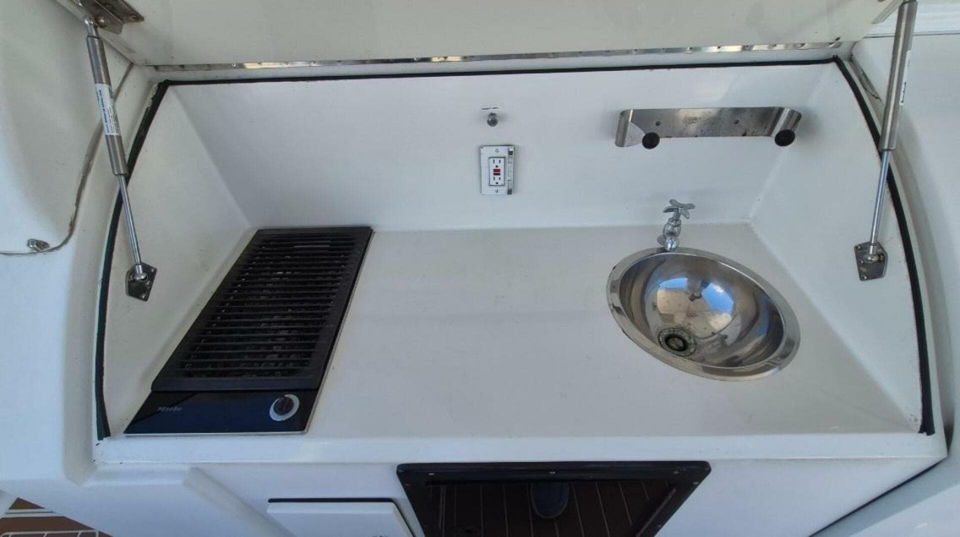 2003 Navigator Californian Veneti