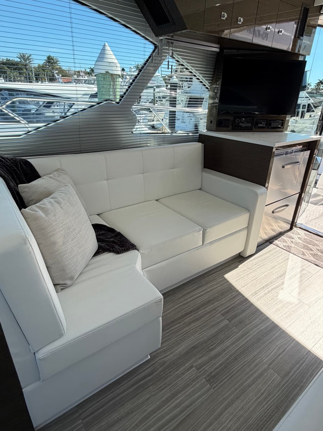 2020 Cruisers Yachts 50 CANTIUS