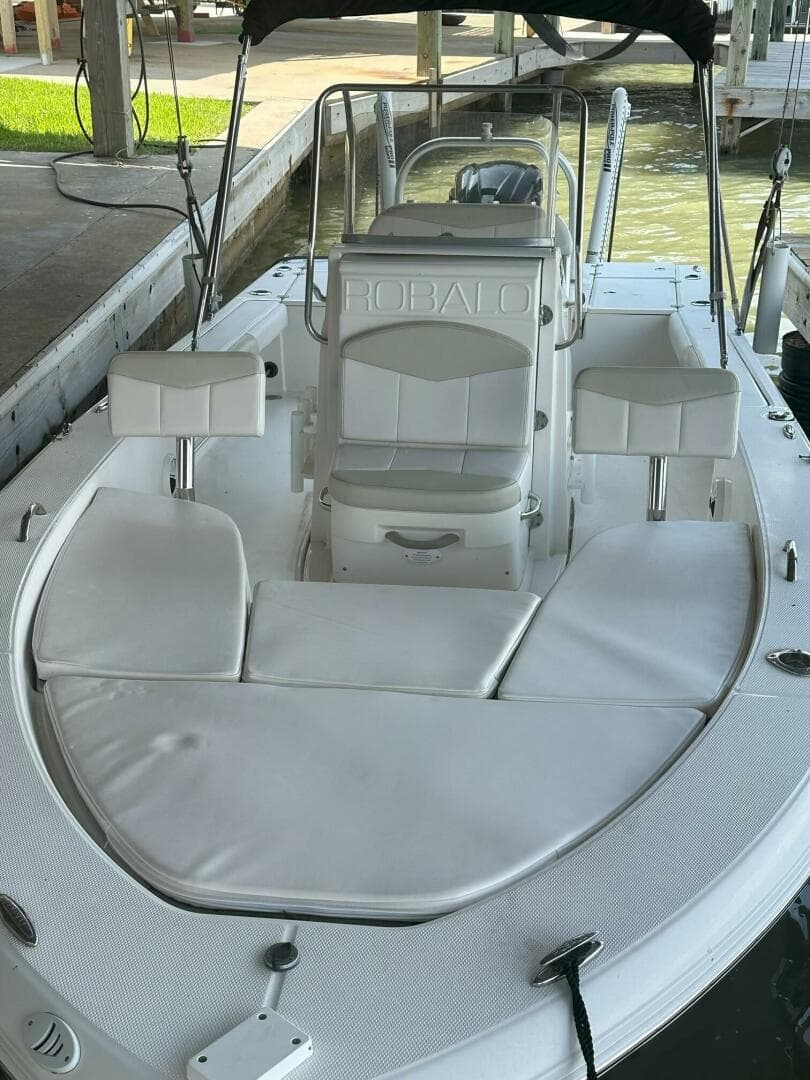 2016 Robalo 226 Cayman
