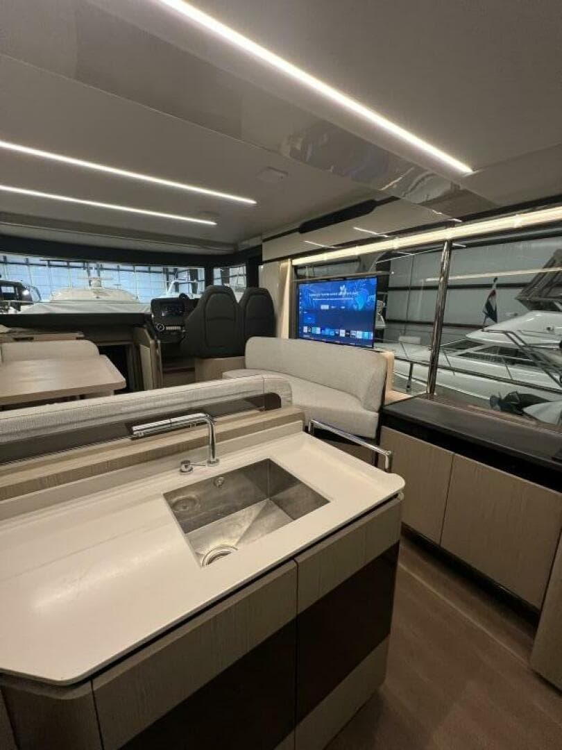 2023 Absolute 48 Navetta