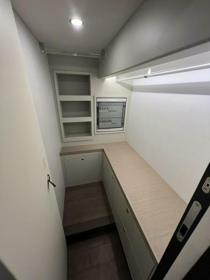 2023 Absolute 48 Navetta