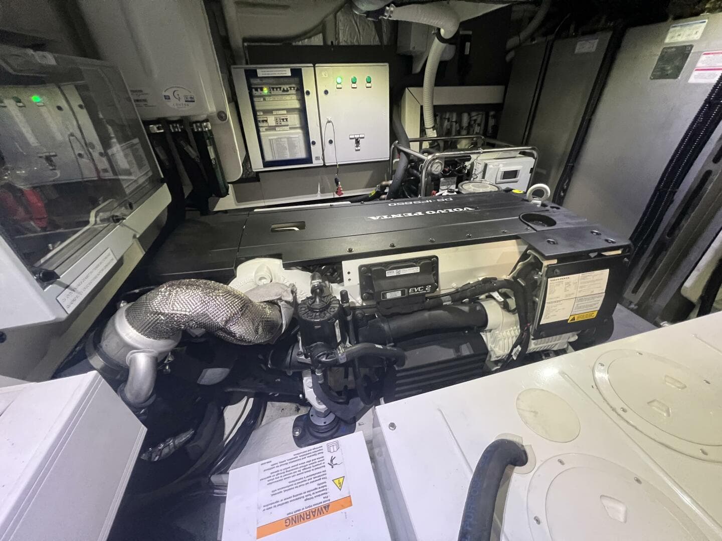 2023 Absolute 48 Navetta