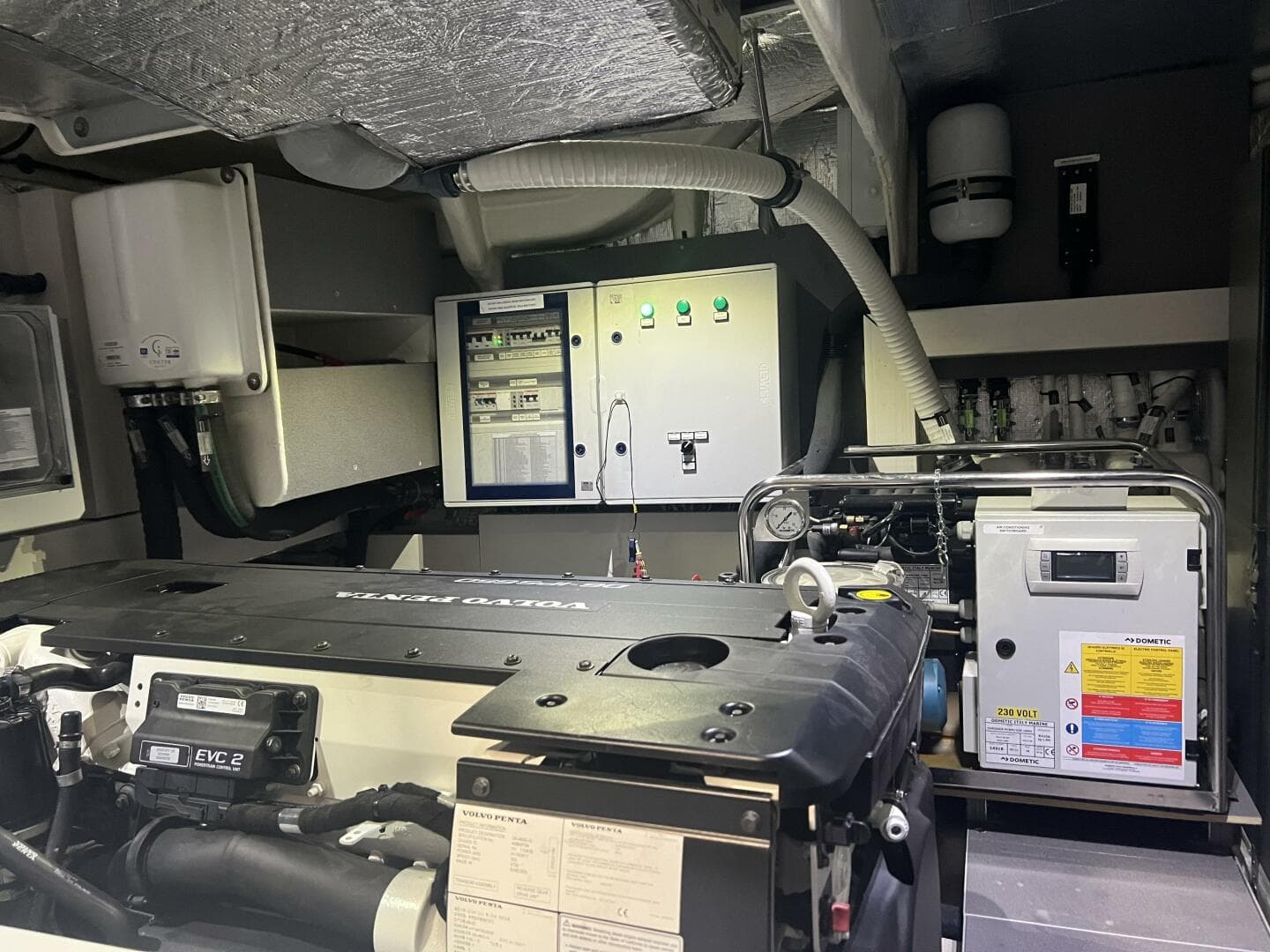 2023 Absolute 48 Navetta