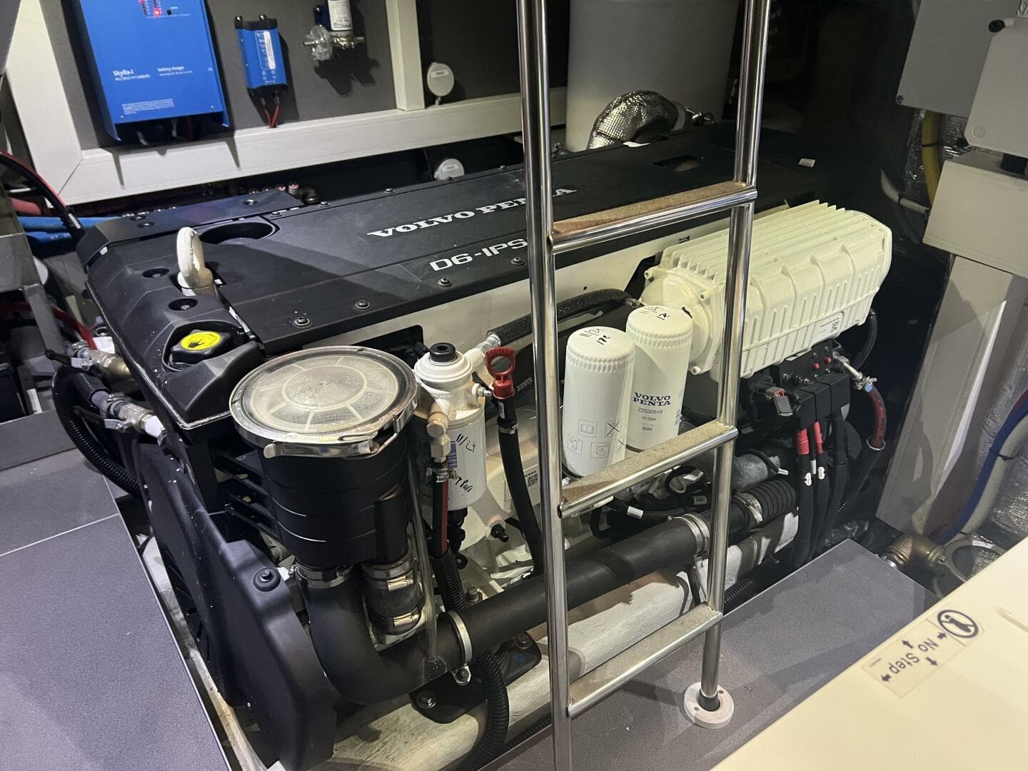 2023 Absolute 48 Navetta