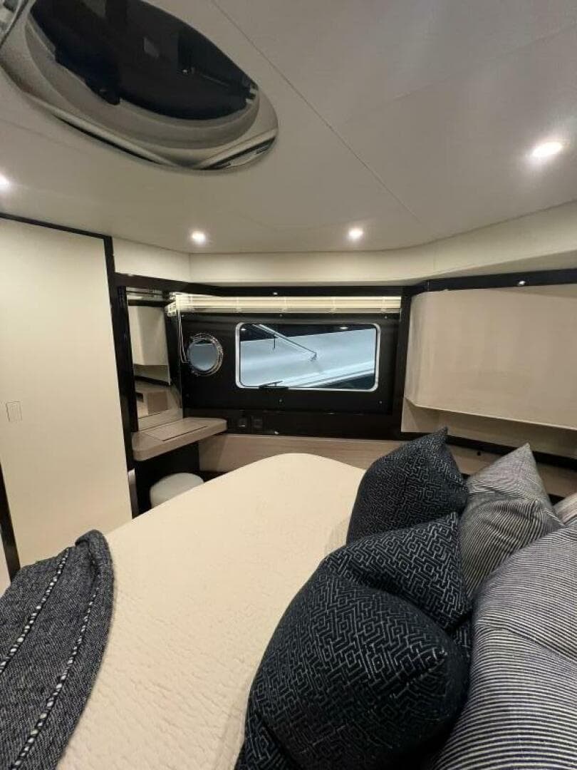 2023 Absolute 48 Navetta